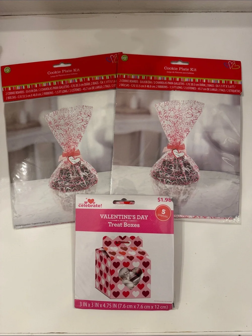 Valentines 2 Cookie Plate Kit (4 plates total) & 5 Treat Boxes - Never Opened